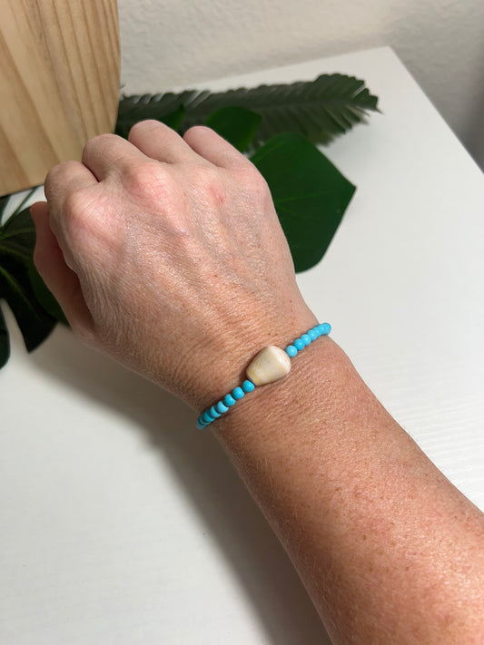 Hawaiian Cone Shell and Turquoise Beaded Bracelet