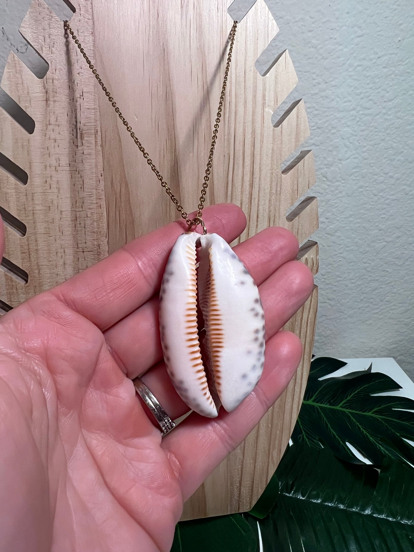 Tiger Cowry Lip Necklace