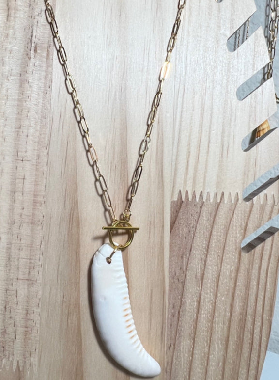 Large Cowry Lip Necklace