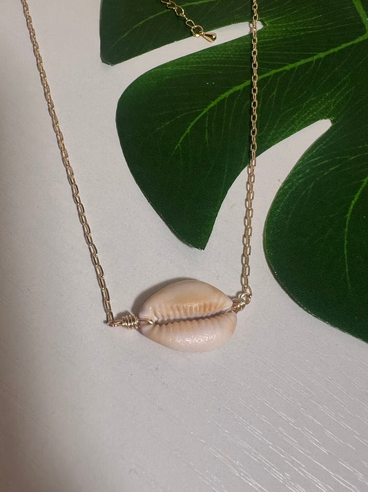 Honey Cowry Lip Necklace