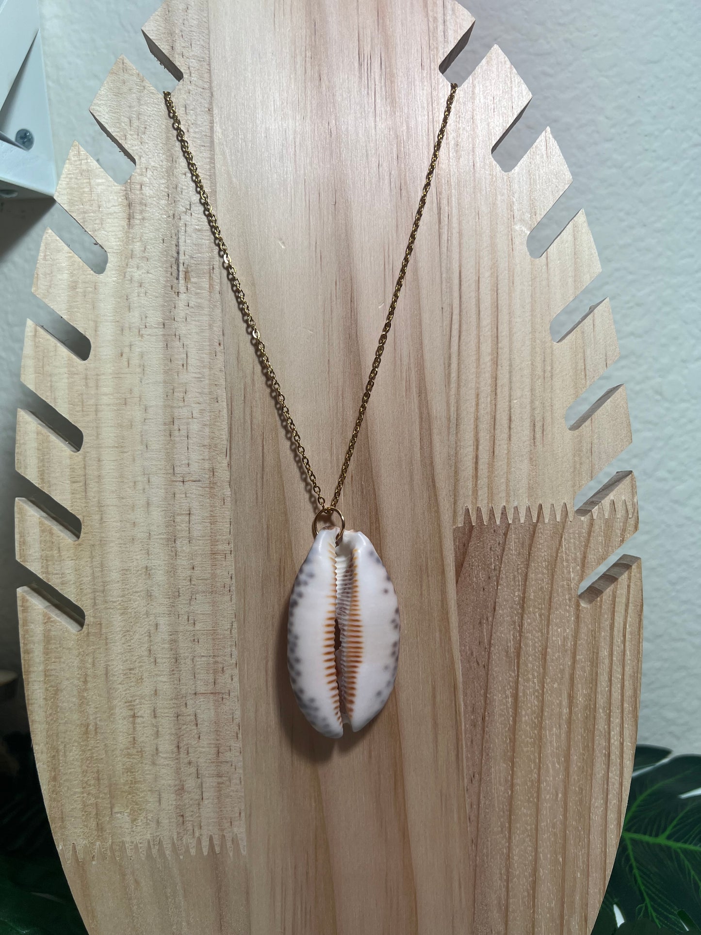 Tiger Cowry Lip Necklace