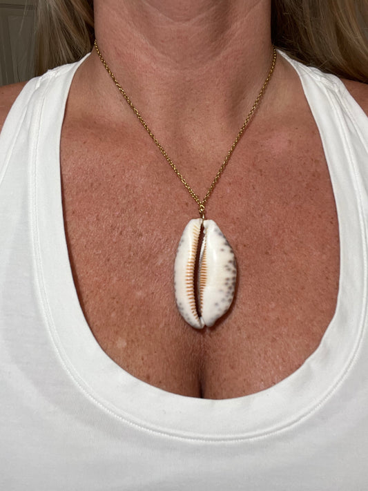 Tiger Cowry Lip Necklace