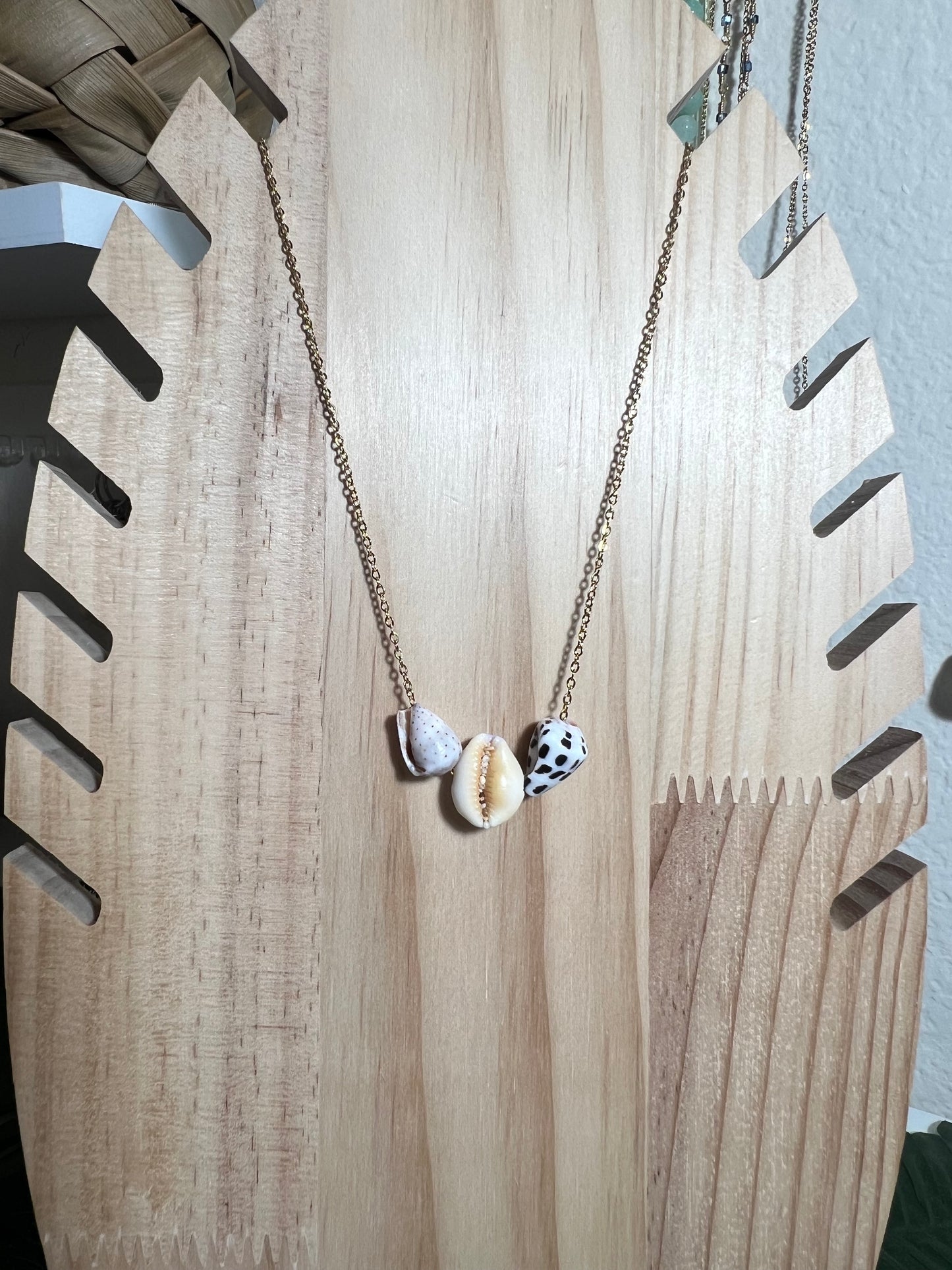 Triple Shell Floating Necklace