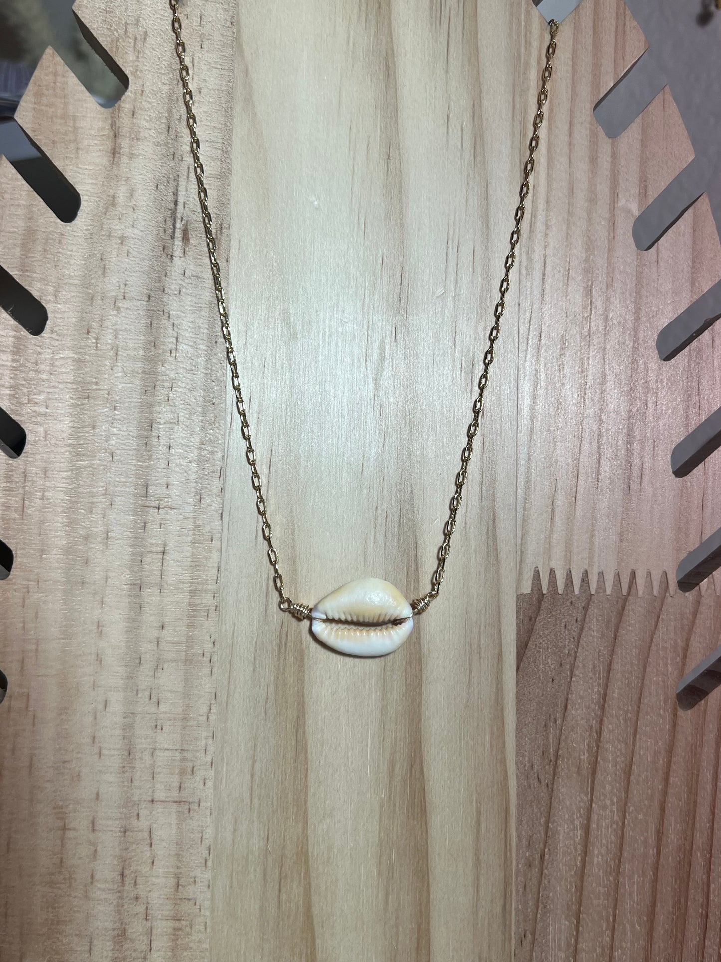Honey Cowry Lip Necklace