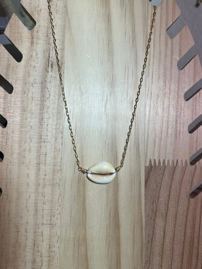 Honey Cowry Lip Necklace
