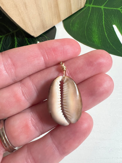 Snakehead Cowry Lips Dangle Necklace
